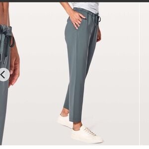 Lululemon On The Fly Pant *Woven 
Oil Blue